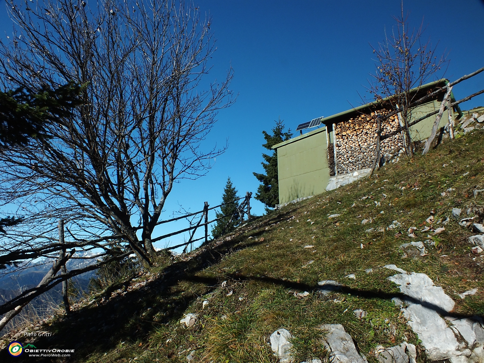 07 Al capanno (1740 m.).JPG